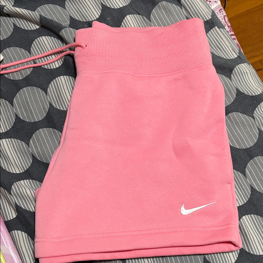 Nike woman Pink Athletic Shorts/gym shorts